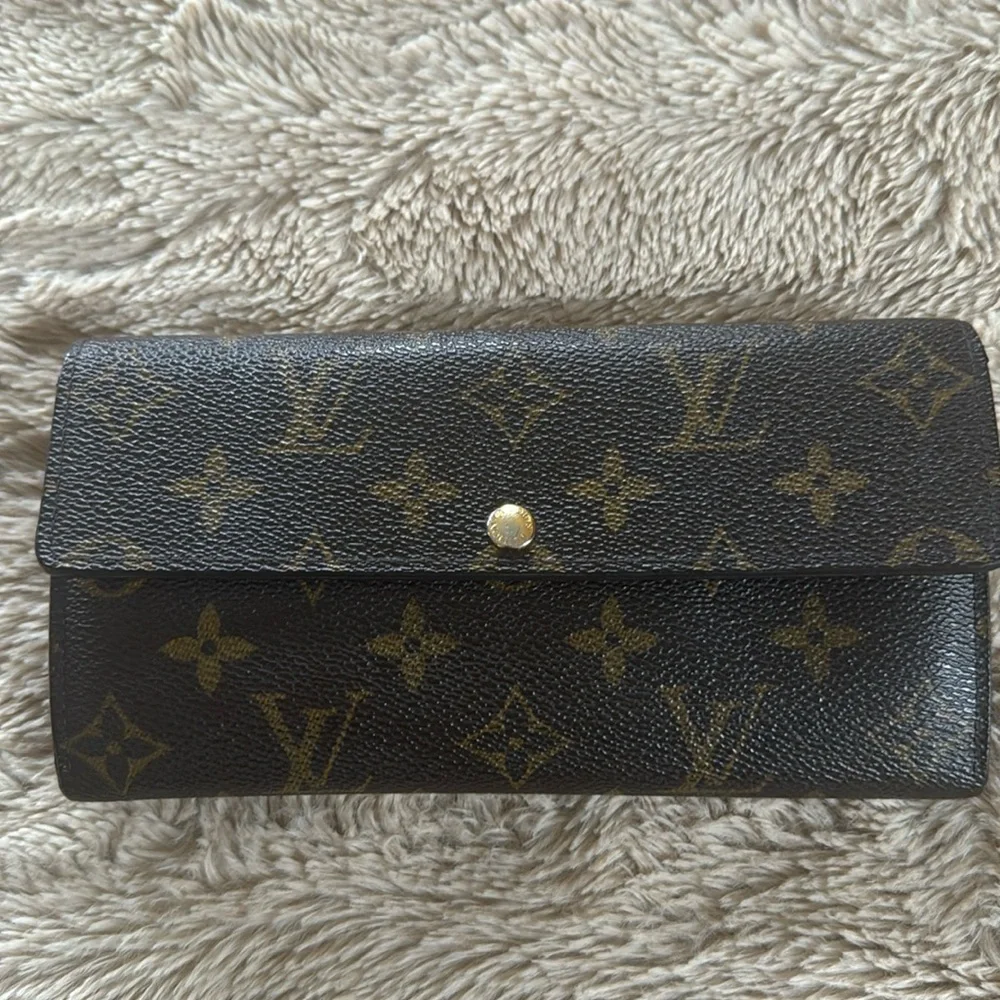 Wallet - Picture 1 of 11